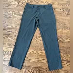 Lululemon Men’s ABC trousers in dark grey size 40 athletic chino pants